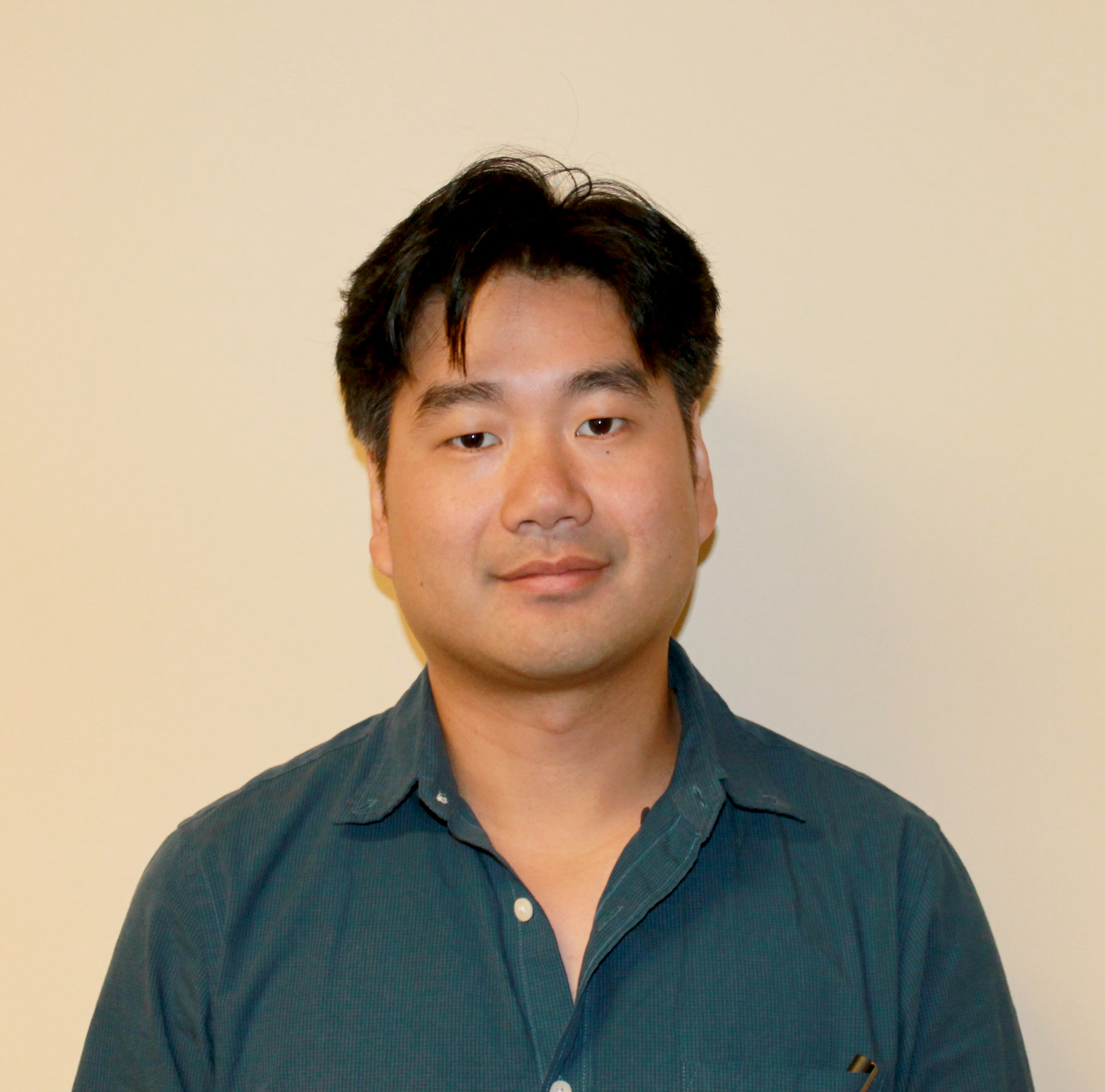 Voici une photo de Dr J. Park. Voici une photo de Dr J. Park.
