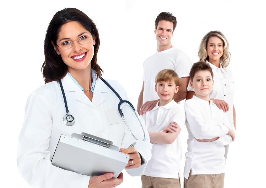 Voici une photo d'un médecin avec une famille a son côté. Voici une photo d'un médecin avec une famille a son côté.